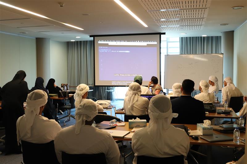 تمكين الكفاءات الوطنية الإماراتية: الارتقاء بالمسيرة المهنية عبر برامج تقنية مبتكرة!